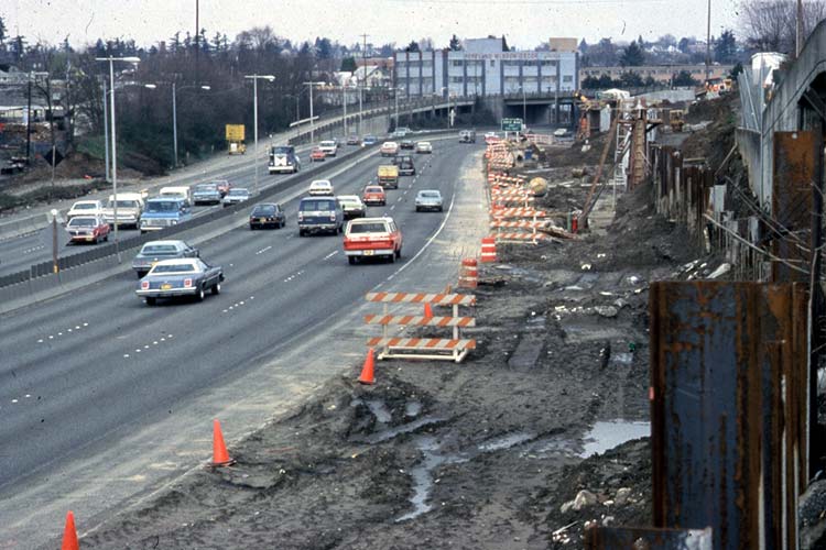 Construction of Eastside MAX light right along the Banfield Fwy.